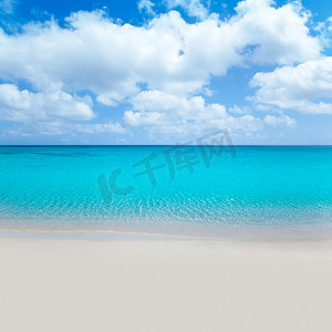 玛雅人摄影照片_热带海滩，白色的沙滩和碧绿的海水