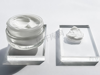 面霜保湿罐和玻璃产品样品、美容护肤、化妆品科学
