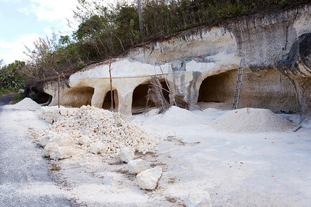 传统石灰岩采矿隧道
