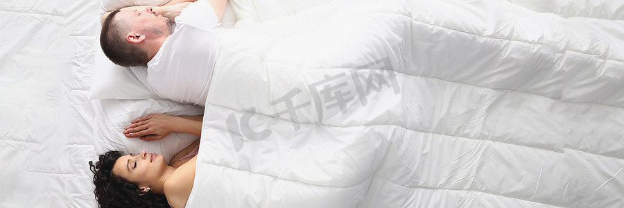 柔软舒适的床垫温暖的毯子