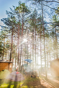 白俄罗斯，明斯克地区 — 2019年6月29日：户外森林露营、帐篷旅行和度假、露营生活方式