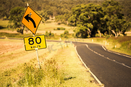 昆士兰州的道路速度标志