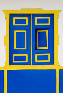 黄框蓝窗