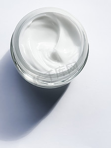护肤手化妆品摄影照片_面霜保湿罐作为白色背景产品样品、美容护肤、化妆品科学
