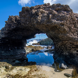 夏威夷瓦胡岛的 Keaau 海滩公园岩石场景