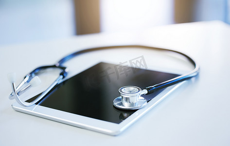 医疗在线应用程序咨询、平板电脑技术和听诊器在医疗保健访问服务中的应用。