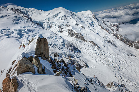 洋山摄影照片_法国阿尔卑斯山夏蒙尼上萨瓦省的勃朗峰地块冰盖
