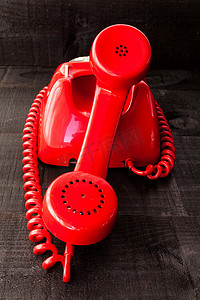 红色复古背景摄影照片_红色复古电话