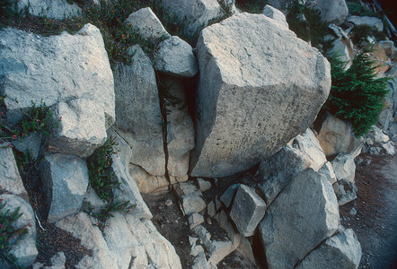 布拉拉宫摄影照片_花岗岩岩石，内华达山脉，加利福尼亚州