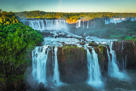 伊瓜苏瀑布壮观的景观，阿根廷一侧，南美洲的景色