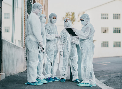 Covid、大流行和医疗团队穿着防护个人防护装备，以防止病毒在检疫地点传播。