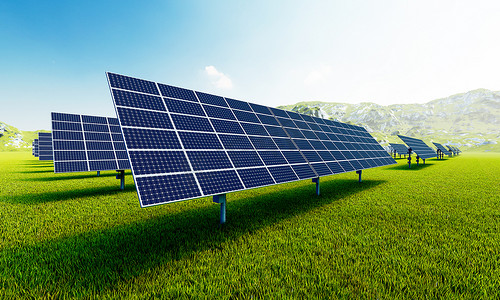 带有太阳能电池板的太阳能发电站，通过绿色电力生产电力能源。
