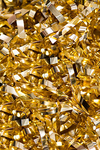 金属饰品摄影照片_一堆金色特写的层压金属丝