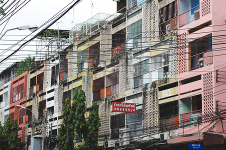 曼谷市耀华力路或唐人街的空公寓楼