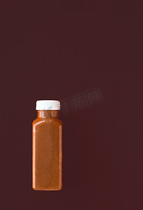 排毒超级食品冰沙巧克力瓶，用于减肥清洁。棕色背景，食品和营养专家博客的平面设计