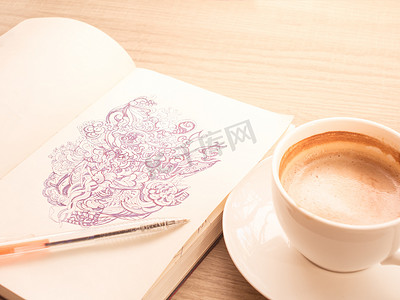 线条美学摄影照片_用黑色墨水在纸上用咖啡绘制涂鸦线条艺术