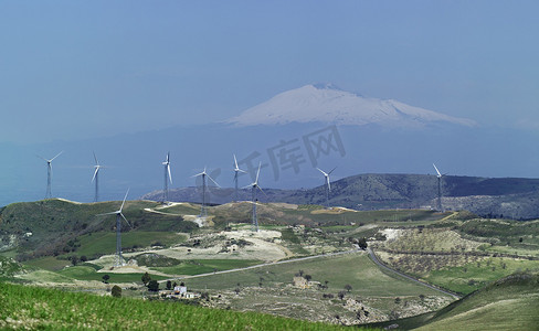 意大利，西西里岛，弗朗科丰特/卡塔尼亚省，乡村，风能涡轮机