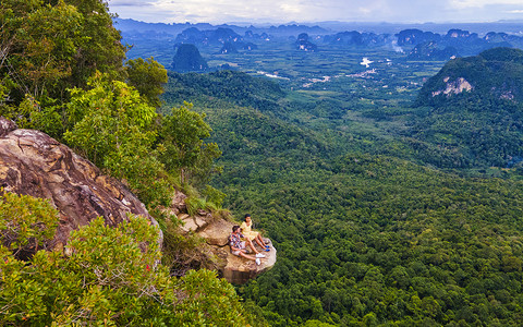 泰国甲米龙冠山、旅行者龙冠或 Khuan Sai Khao Ngon Nak 自然步道