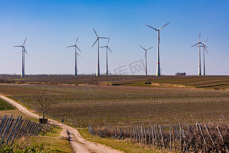 政策图摄影照片_风力涡轮机和可再生能源是德国能源政策能源转型的一部分