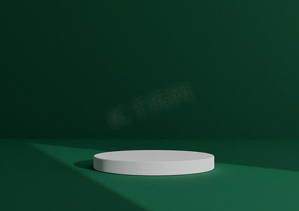 消费者购买产品摄影照片_简单、最小的 3D 渲染组合，带有一个白色圆柱体讲台或站在抽象阴影深绿色背景上，用于产品展示三角形光指向产品