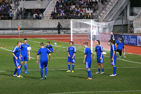 第42届国王杯国际足球赛在泰国清迈700周年纪念体育场举行，泰国队对阵芬兰队。