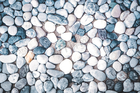 彩色小石头卵石海滩自然背景的背景纹理