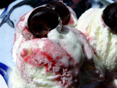 线条冰淇淋球摄影照片_冰淇淋