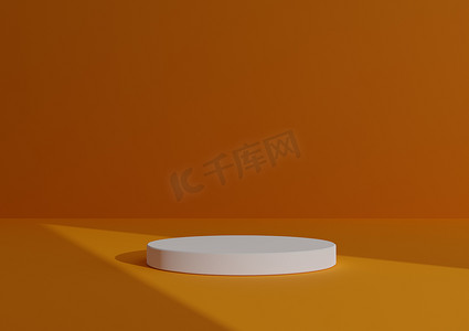 简单、最小的 3D 渲染组合，带有一个白色圆柱体讲台或站在抽象阴影霓虹橙色背景上，用于产品展示三角形光指向产品