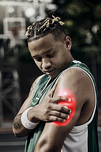一名患有健康问题的黑人的手臂受伤、疼痛和运动员运动肌肉炎症。