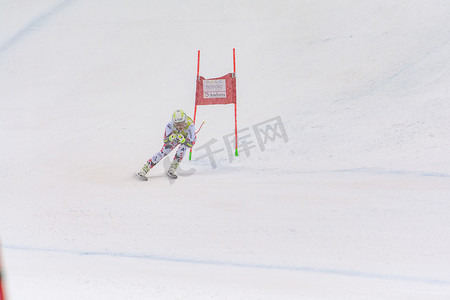 世界杯决赛日摄影照片_2019 年 3 月 12 日，国际雪联高山滑雪世界杯决赛在安道尔索尔德埃尔塔特举行，滑雪世界决赛女子速降赛。