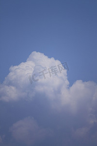 高端大气黑金海报摄影照片_蓝天白云