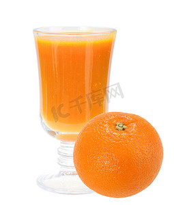 白酒psd摄影照片_新鲜橙汁和饱满的橙果
