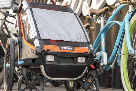 俄罗斯圣彼得堡 — 2022年6月30日：Thule自行车拖车
