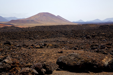 火山兰萨罗特岛西班牙蒂曼法亚岩石天空山和夏季