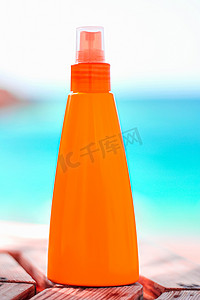 晒黑乳液、spf保护和皮肤护理、海滩上的晒黑瓶、美容和护肤化妆品