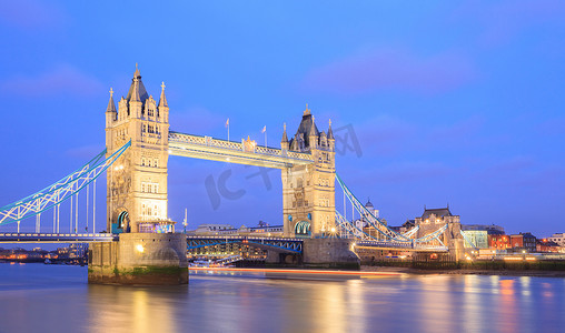 桥夜色摄影照片_伦敦塔桥全景