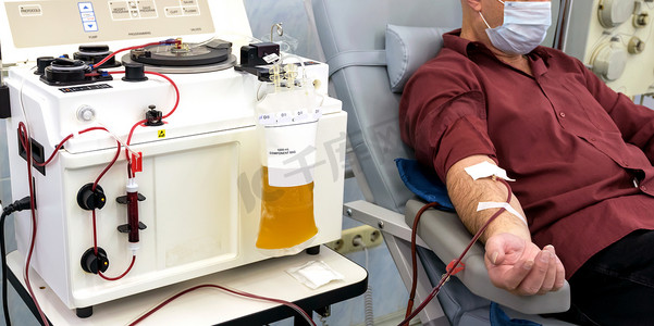 患有冠状病毒（Covid-19）疾病的志愿者献血。