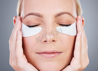 针对黑眼圈和皱纹，使肌肤更加均匀。