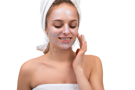 珍珠面膜摄影照片_女人洗完澡后脸上戴珍珠面膜，护肤概念