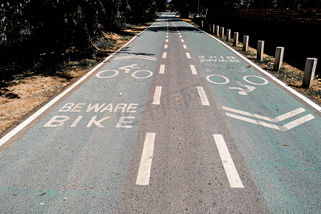 空自行车道或自行车道，有车道的自行车道。