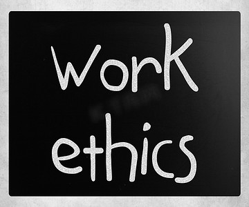 黑板上用白色粉笔手写的“职业道德”