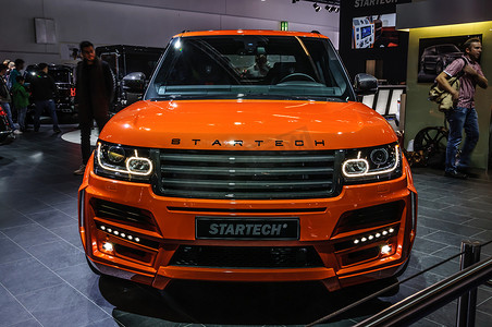 法兰克福 - 2015 年 9 月：Crackpot Startech Range Rover 皮卡 tru