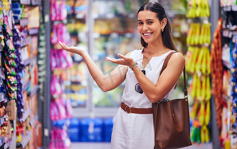 客户、购物者和消费者广告、指向和营销产品、库存和杂货的品牌以在超市商店购物。