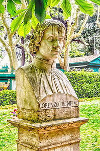 洛伦佐·德·美第奇的半身雕像。