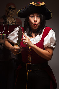 戏剧性的女海盗场景