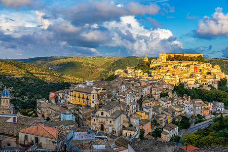 意大利西西里岛联合国教科文组织遗产小镇拉古萨（拉古萨伊布拉）的景观。
