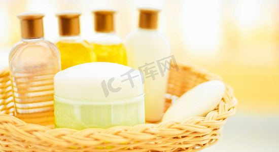 肥皂、洗发水、乳液化妆品套装-美容、水疗和身体护理风格概念