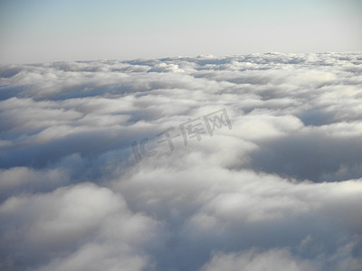 蓝色地球云摄影照片_在云层之上