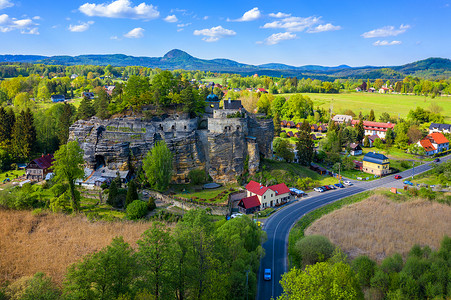 捷克语摄影照片_捷克波西米亚北部斯洛普城堡的鸟瞰图。 