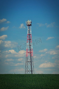 发射器摄影照片_电信塔 - 现场移动电话 GSM 信号的发射器。